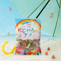 沈んだ気分を晴れやかに！虹色の不思議なキャンディ　カンロ「にじいろのアメ」をリニューアル　～青空に透かした写真がSNSで話題に！3種類のパッケージデザインが登場～